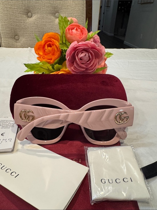 Authentic Gucci Light Pink GG Logo Chunky Frame Sunglasses main image 6